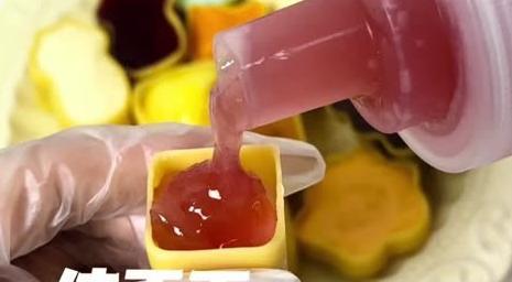 日报叫停的网红零食既是三无又有致癌风险米乐体育app网站别买也别吃！被人民(图10)