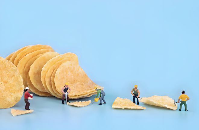 万亿休闲零食行业千帆待发米乐m6渠道崛起格局分散