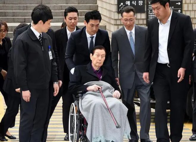 ”同一女星亲兄弟为财权内斗互撕韩国财阀家族丑闻：父子“共享